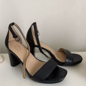 Naturalizer Black and Tan Women's Heels